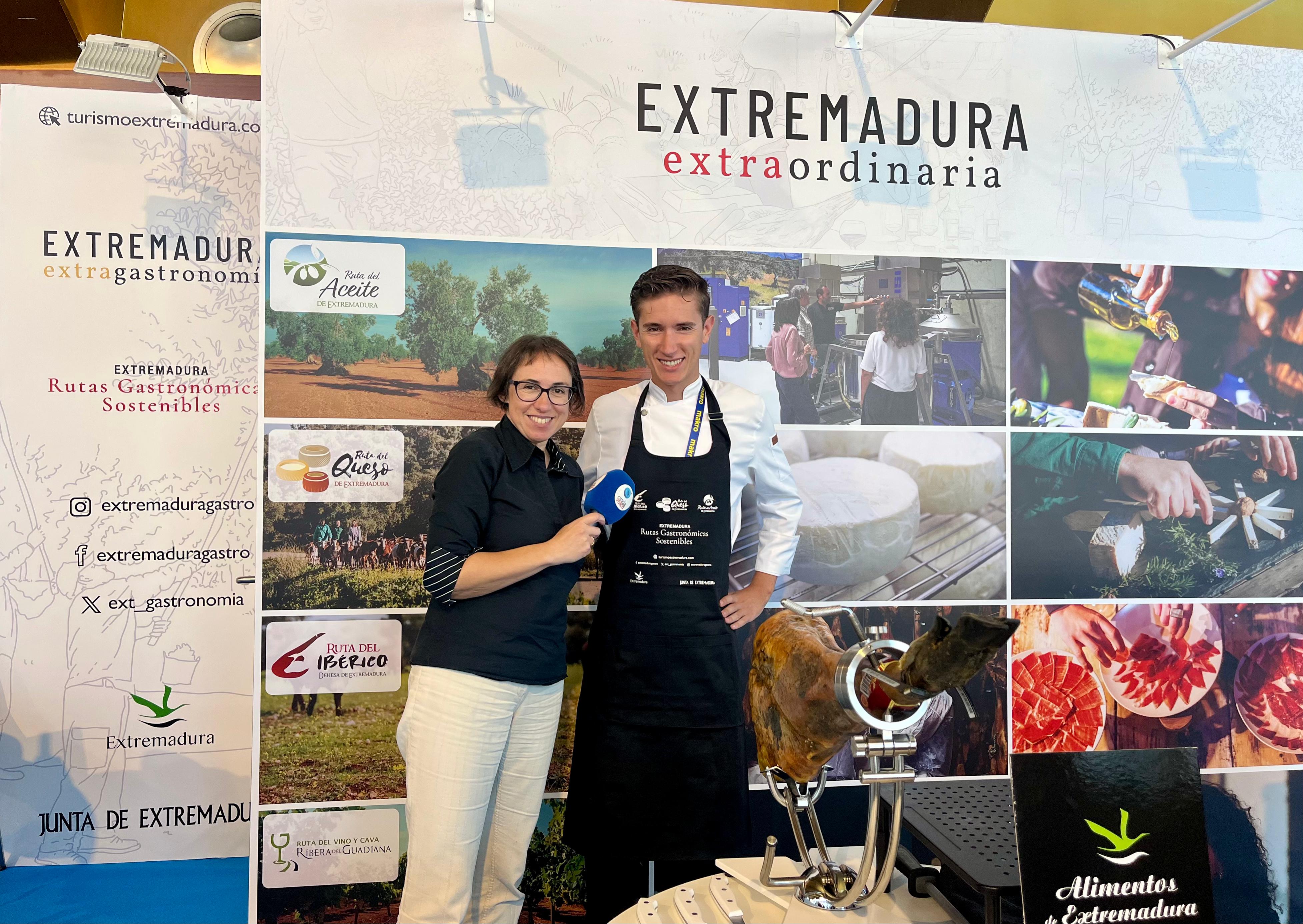 Esther Fernández desde el stand de Extremadura en San Sebastián Gastronomika
