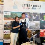 Esther Fernández desde el stand de Extremadura en San Sebastián Gastronomika