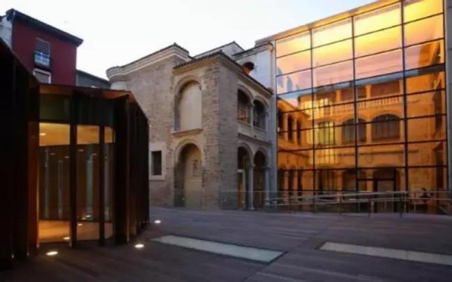 Arabako Foru Museoen Sareak familientzako bisita gidatuak eta lantegiak antolatu ditu .