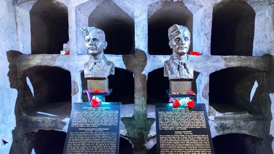 Interior de la cripta con el homenaje a las víctimas.