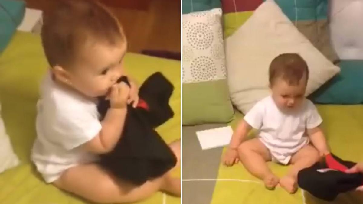 La tierna reacción de un bebé al que le regalan su primera camiseta del  Athletic - Onda Vasca