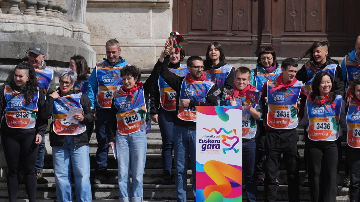Llegada de Korrika al Ayuntamiento de Bilbao.