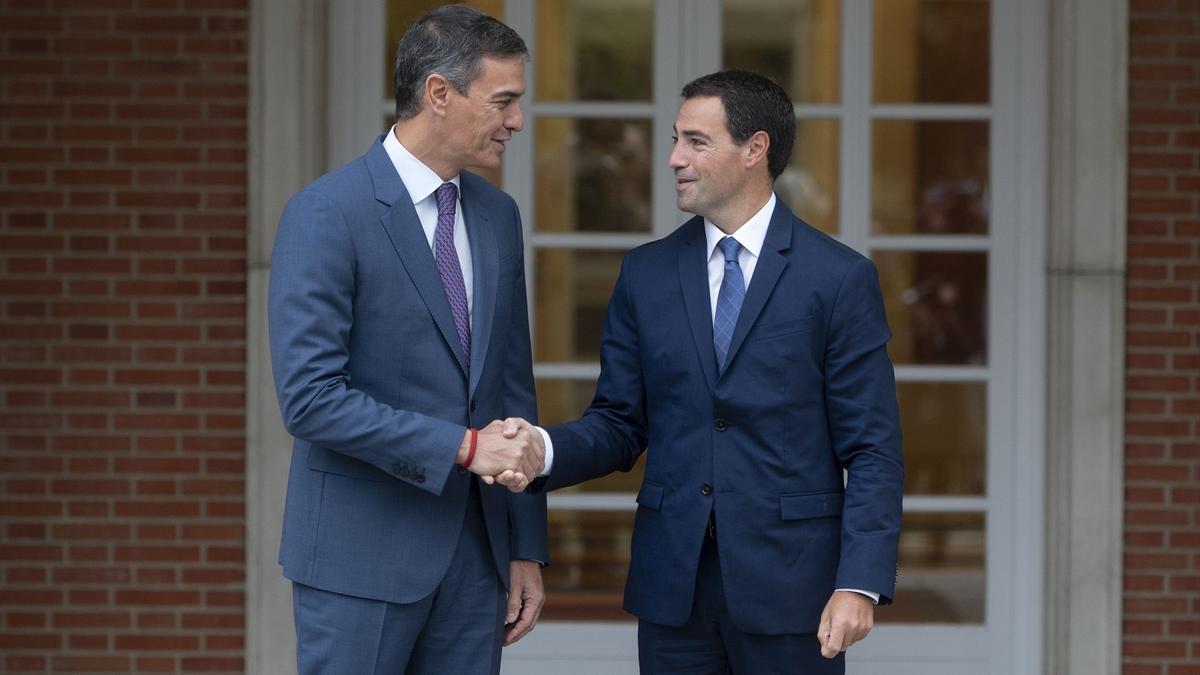 El presidente español, Pedro Sánchez, y el lehendakari, Imanol Pradales, reunidos en una imagen de archivo.