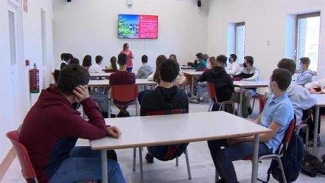 Un grupo de alumnos en un aula de secundaria