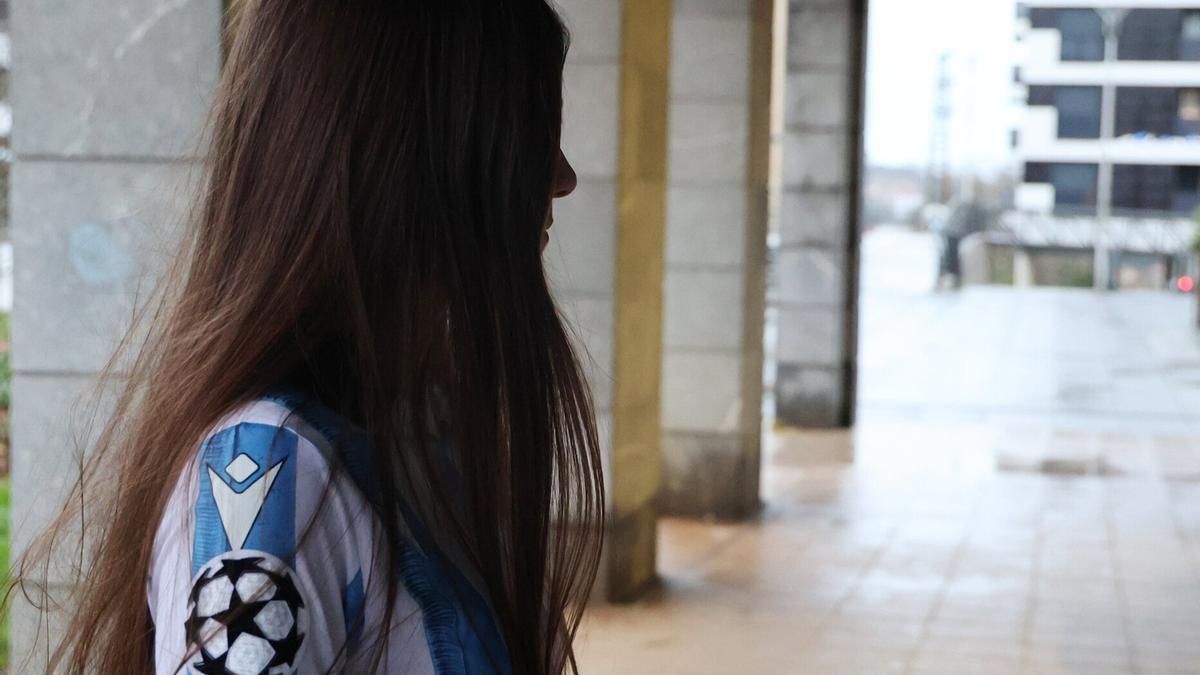 María Martín, con la camiseta de la Champions League. / IKER AZURMENDI