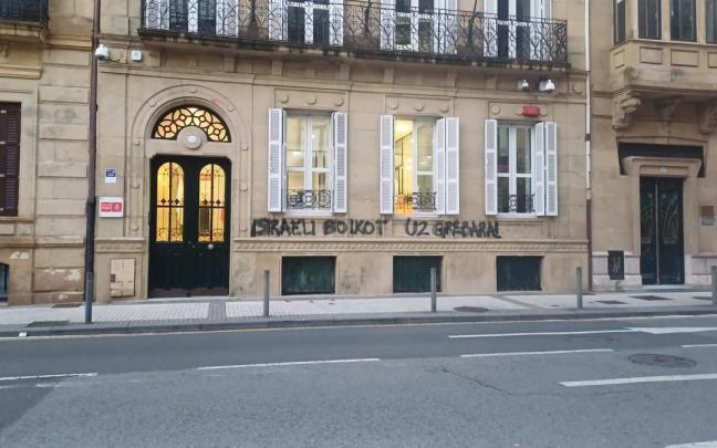 La pintada hecha en la sede de PSE-EE.