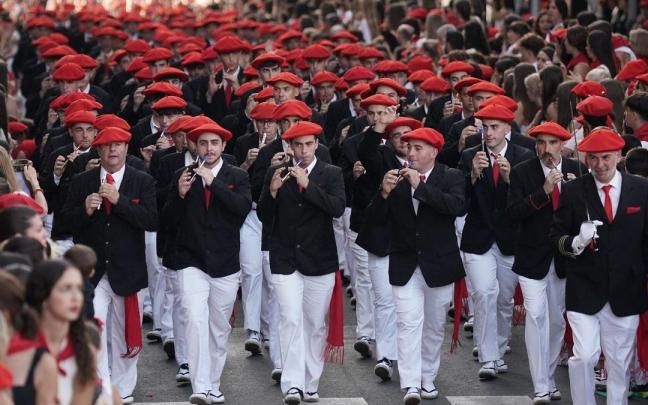 La compañía Olaberria del Alarde tradicional de Irun durante la arrancada del pasado 30 de junio. / Rubén Plaza La compañía Olaberria del Alarde tradicional de Irun durante la arrancada del pasado 30 de junio.