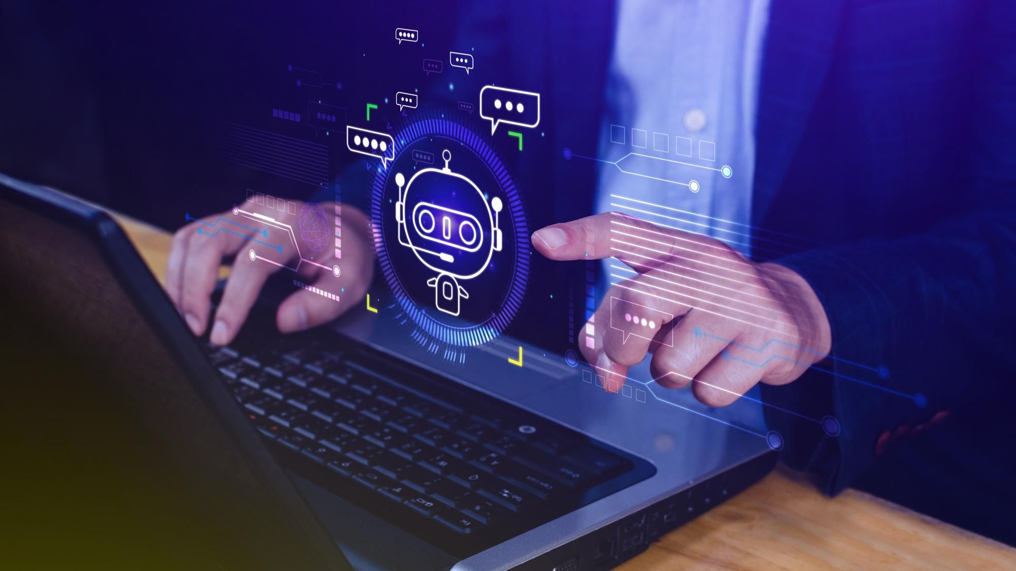 Una persona interactúa con un chatbot en un ordenador portátil.