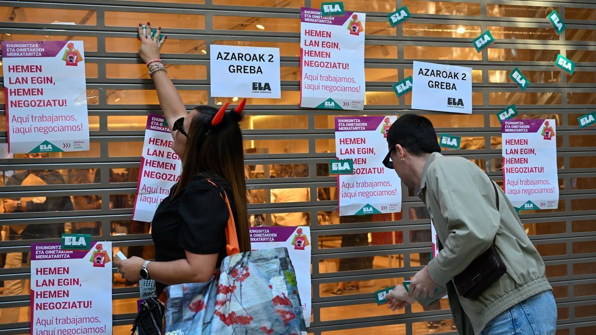 Una de las tiendas cerradas por la movilización de las plantillas del sector el pasado mes de noviembre