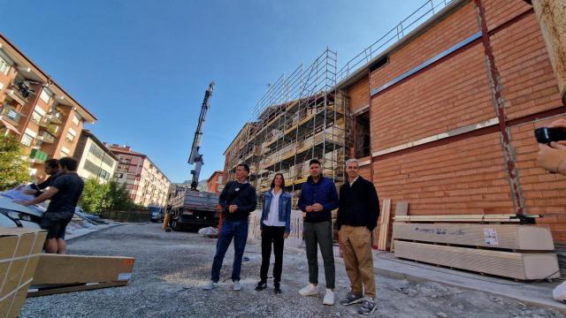 La visita a la obra.