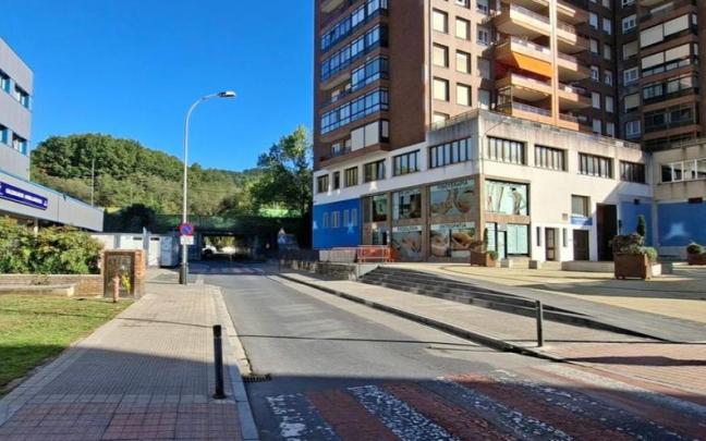 Principal vial afectado por las obras de urbanización