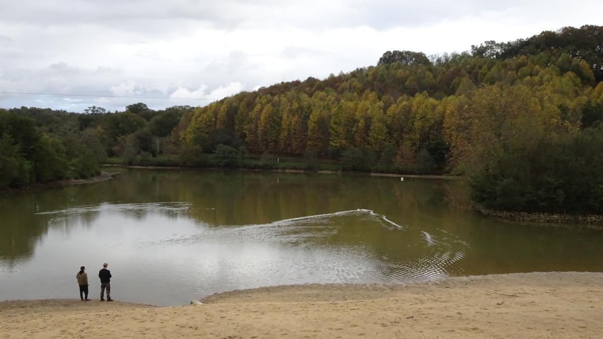 El lago de Senpere se ha convertido en un entorno espléndido para hacer actividades al aire libre.