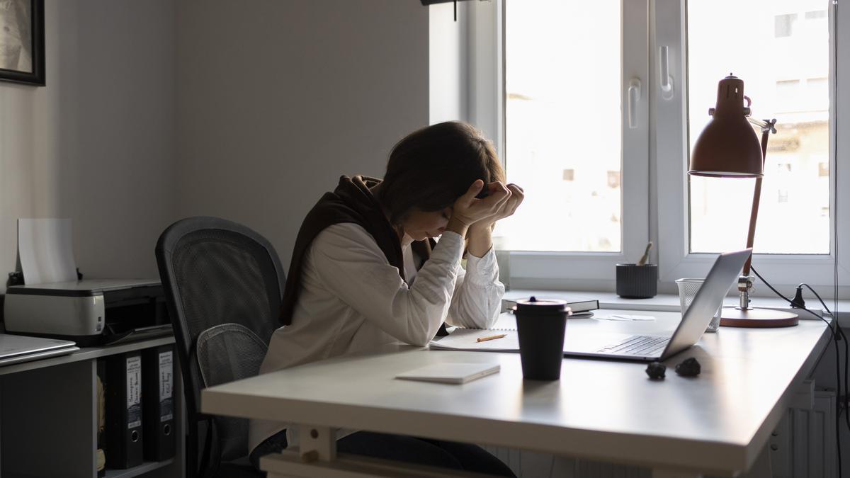 Cuando la situación de estrés se prolonga, sin resolver de forma satisfactoria las situaciones que lo provocan, puede dar lugar a distintas enfermedades.