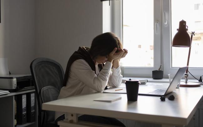 Cuando la situación de estrés se prolonga, sin resolver de forma satisfactoria las situaciones que lo provocan, puede dar lugar a distintas enfermedades.