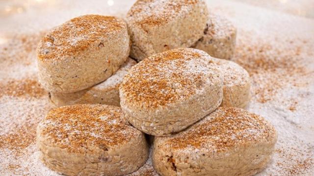 Polvorones caseros de almendra y manteca.