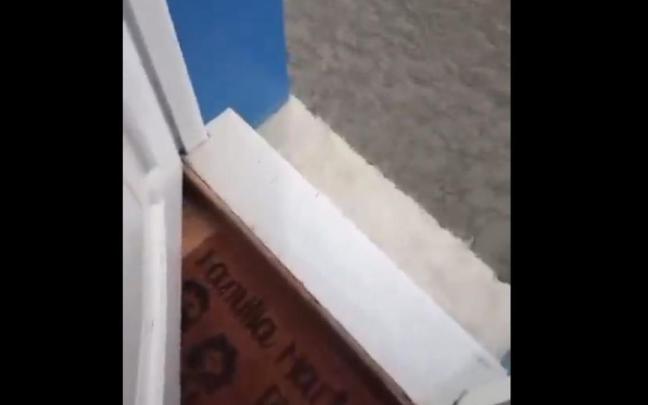 La puerta abierta y la inundación.