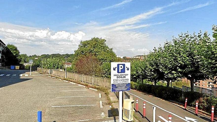 Acceso a los parkings del centro Don Bosco.