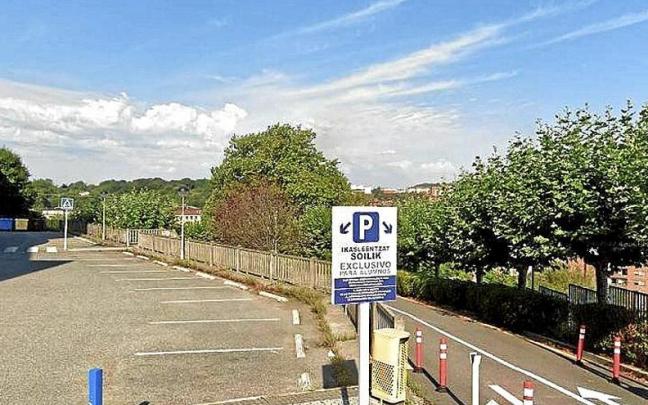 Acceso a los parkings del centro Don Bosco.