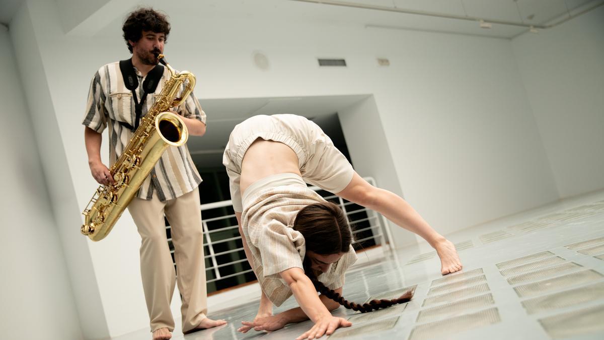 Xabier Oruesagasti, que aparece junto a Catarina Paiva en la edición de Eibarsax del año pasado, abrirá este domingo el ciclo de conciertos.