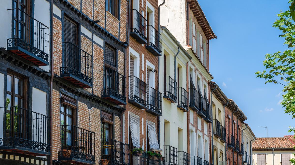 Cuatro comunidades recurrieron la Ley de Vivienda al considerar que invade sus competencias.