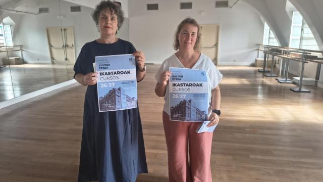 Eunate Izagirre y Ainara Elicechea, en la presentación.