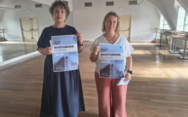Eunate Izagirre y Ainara Elicechea, en la presentación.