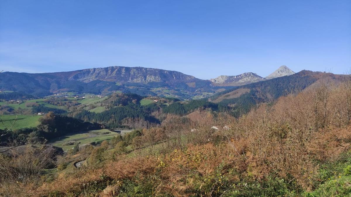 Vistas a Anboto, Izpizte y Orixol mientras subimos