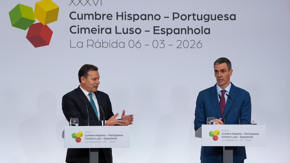 El primer ministro de Portugal, Luis Montenegro, junto al presidente del gobierno español, Pedro Sánchez