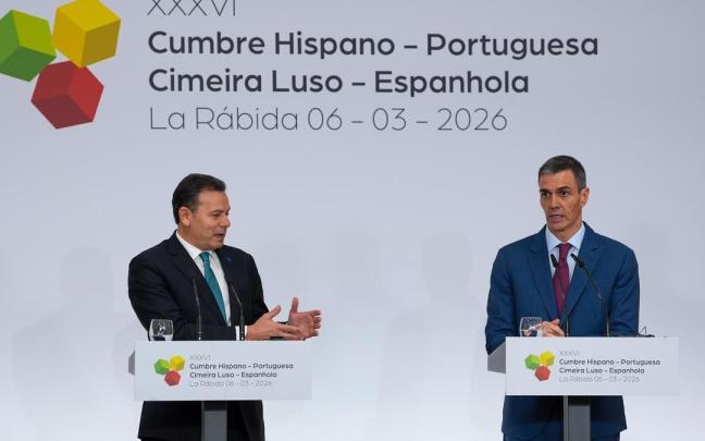 El primer ministro de Portugal, Luis Montenegro, junto al presidente del gobierno español, Pedro Sánchez
