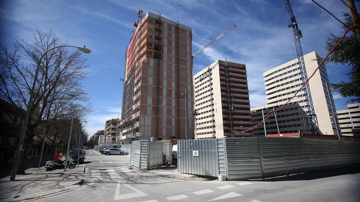 Zona del plan Salesianos junto a la calle San Fermín, donde quedan las dos últimas torres por levantar.