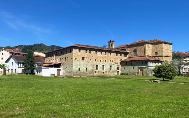Exterior convento de Santa Clara de Zarautz.