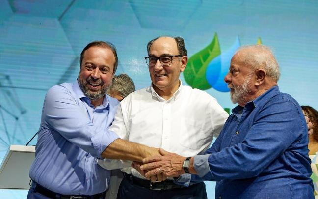 Alexandre Silveira, Ignacio Galán y Luiz Inácio Lula da Silva.