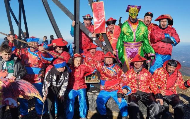 El belén montañero de Gorbeia alcanza la Cruz