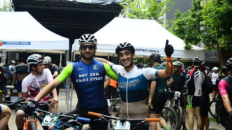 Dos de los ciclistas que disfrutaron de la prueba y la fiesta.