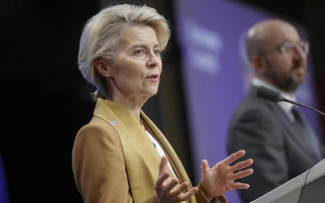 La presidenta de la Comisión Europea, Ursula Von der Leyen, compareciendo tras la reunión de Bruselas