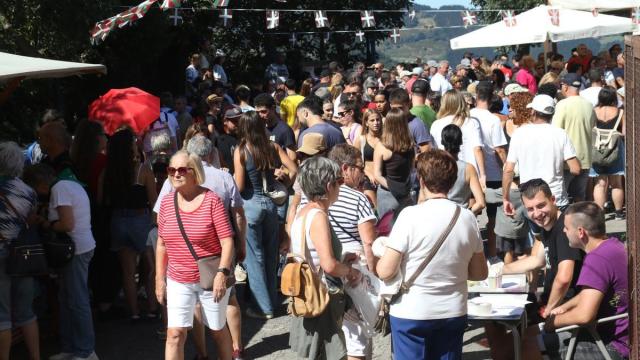 Los alrededores de la ermita del Calvario han sido un hervidero de gente a lo largo de la mañana.
