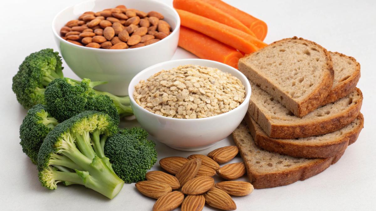 Frutas, verduras, legumbres, frutos secos y cereales integrales son alimentos ricos en fibra.