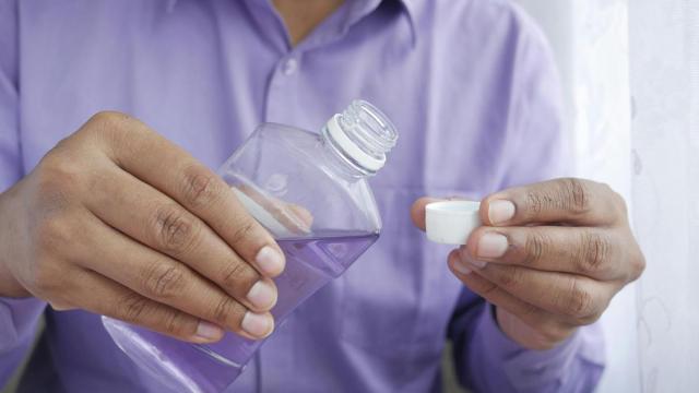 Imagen de un enjuague bucal. / Pexels Imagen de un enjuague bucal.