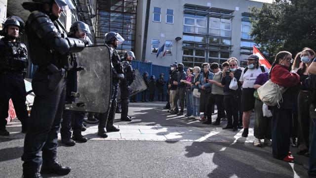 Cerca de 2.000 detenidos y 65 trabajadores heridos en las protestas estudiantiles que sacuden Francia