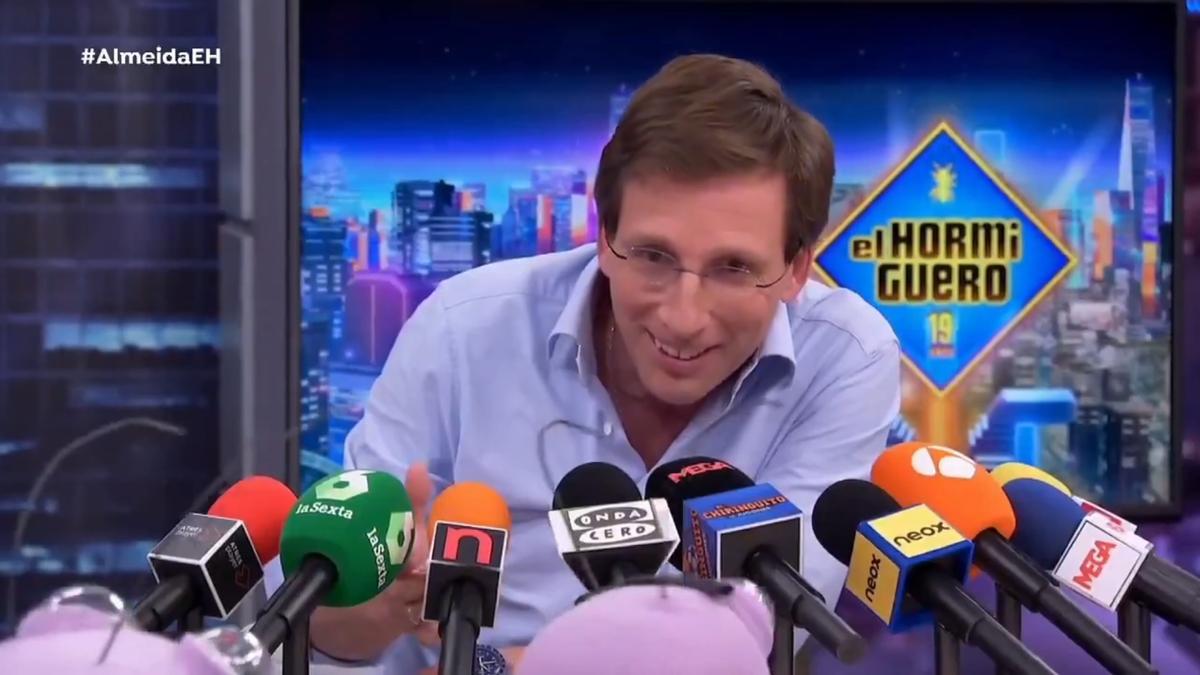 Martínez-Almeida, hablando a las hormigas.