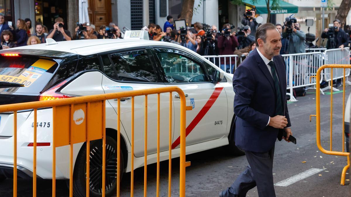 El exministro Jose Luis Ábalos, a su llegada este miércoles al Tribunal Supremo, donde está citado para declarar ante el magistrado Leopoldo Puente.