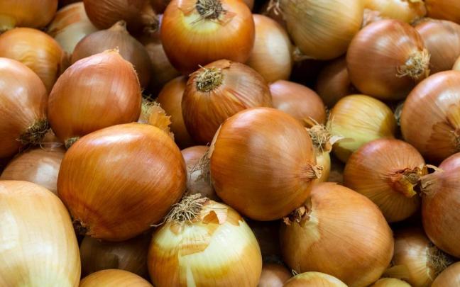 Cebollas limpias listas para almacenarse. / Freepik Cebollas limpias listas para almacenarse.