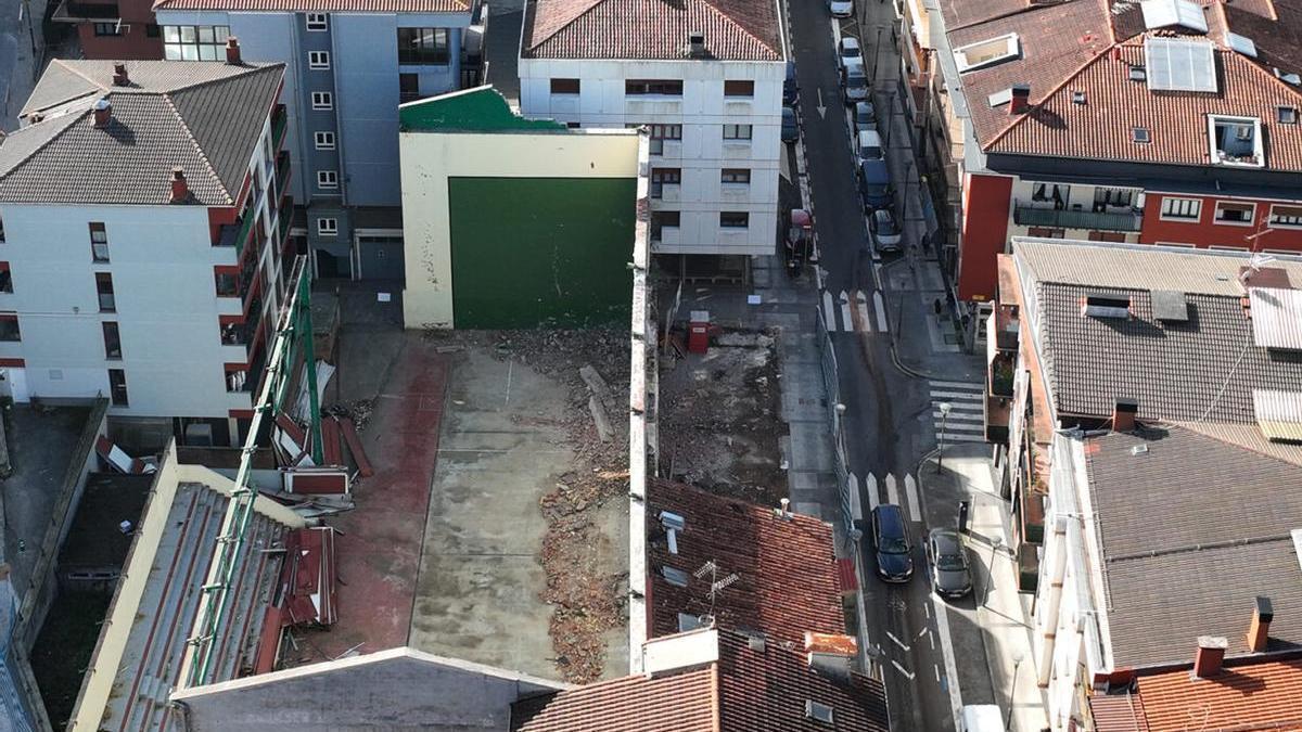 Trabajos de demolición en el frontón de Orio.