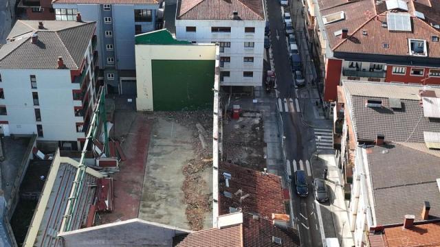 Trabajos de demolición en el frontón de Orio.