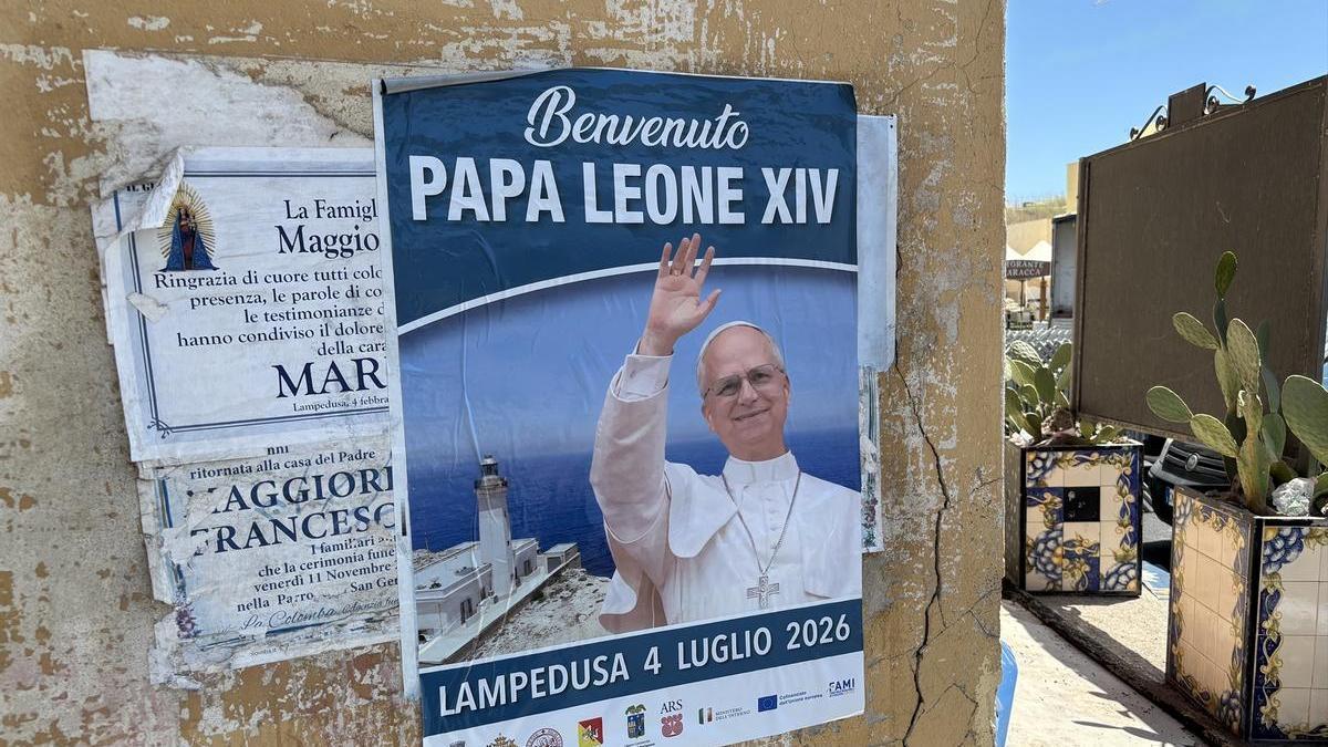 Cartel que anuncia la visita del Papa León XIV a Lampedusa este sábado 4 de julio de 2026.