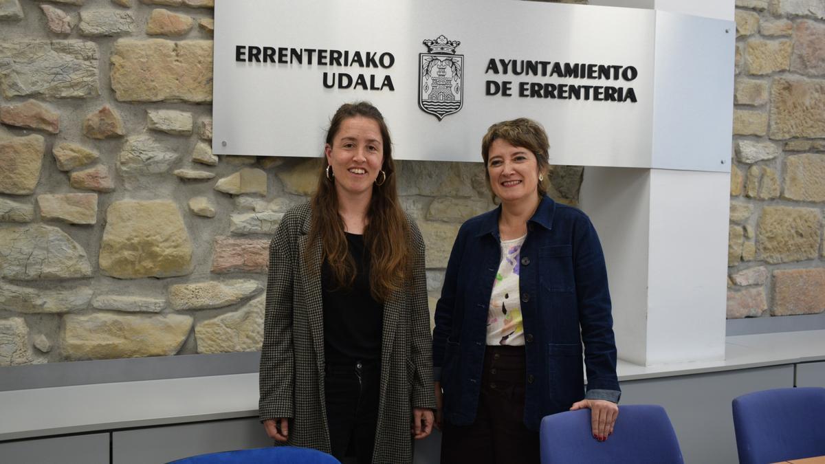 La edil Naroa Zabala y la alcaldesa, Aizpea Otaegi