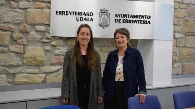 La edil Naroa Zabala y la alcaldesa, Aizpea Otaegi