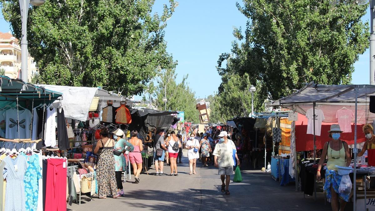 Imagen de archivo del mercadillo de Fuengirola