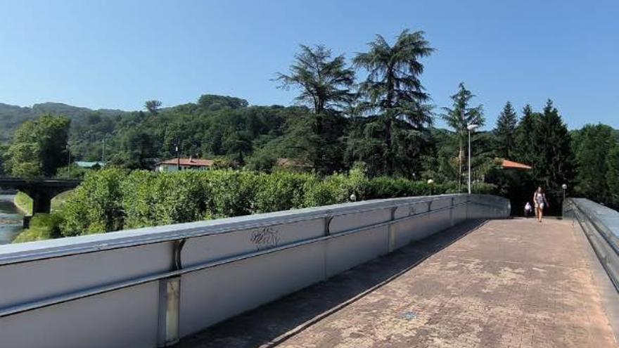 La pasarela peatonal de Zuhatzu, en Galdakao, estará cerrada al paso de viandantes hasta el 22 de septiembre