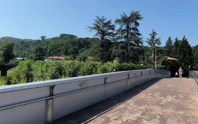 La pasarela peatonal de Zuhatzu, en Galdakao, estará cerrada al paso de viandantes hasta el 22 de septiembre